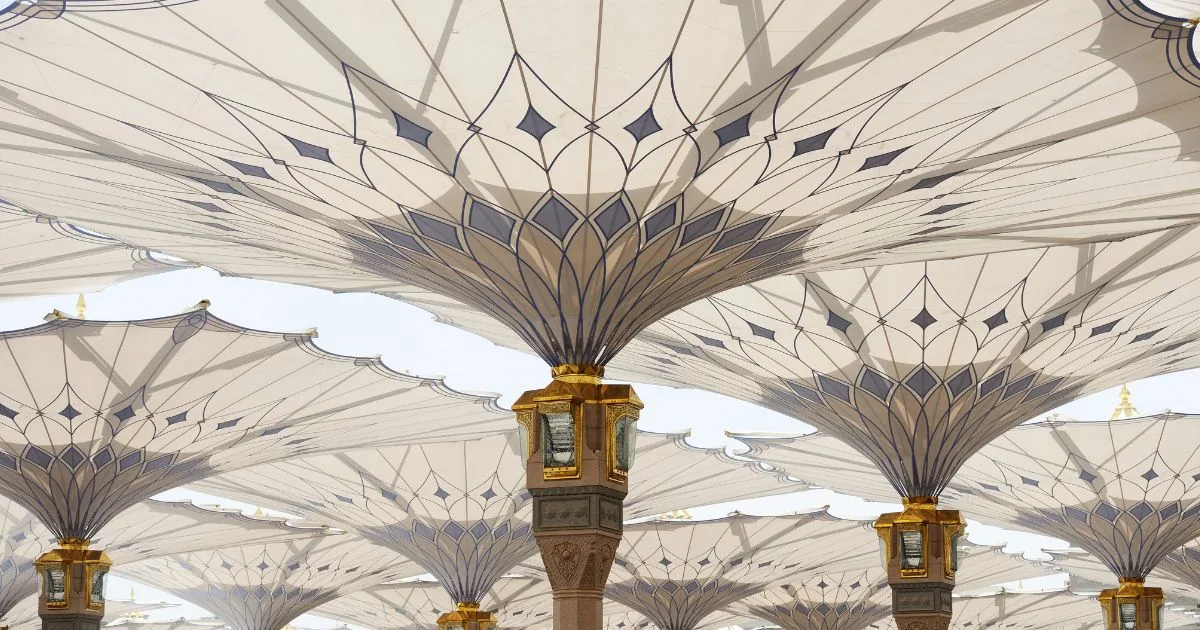 10 Essential Things to Pack for Your Umrah Journey